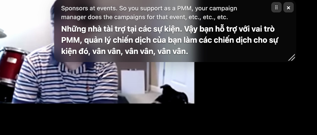 Cận cảnh phụ đề nổi từ cùng video họp công khai.